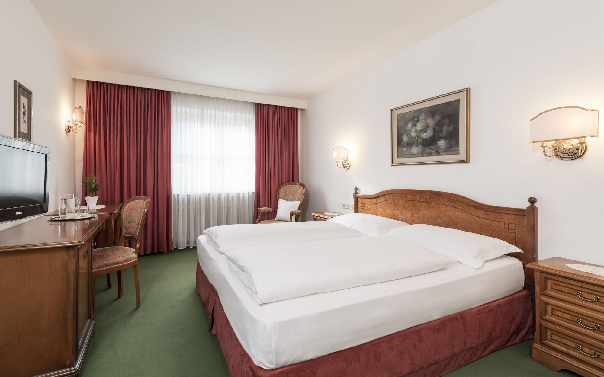 Hotel Gruener Baum เบรสซาโนเน ภายนอก รูปภาพ