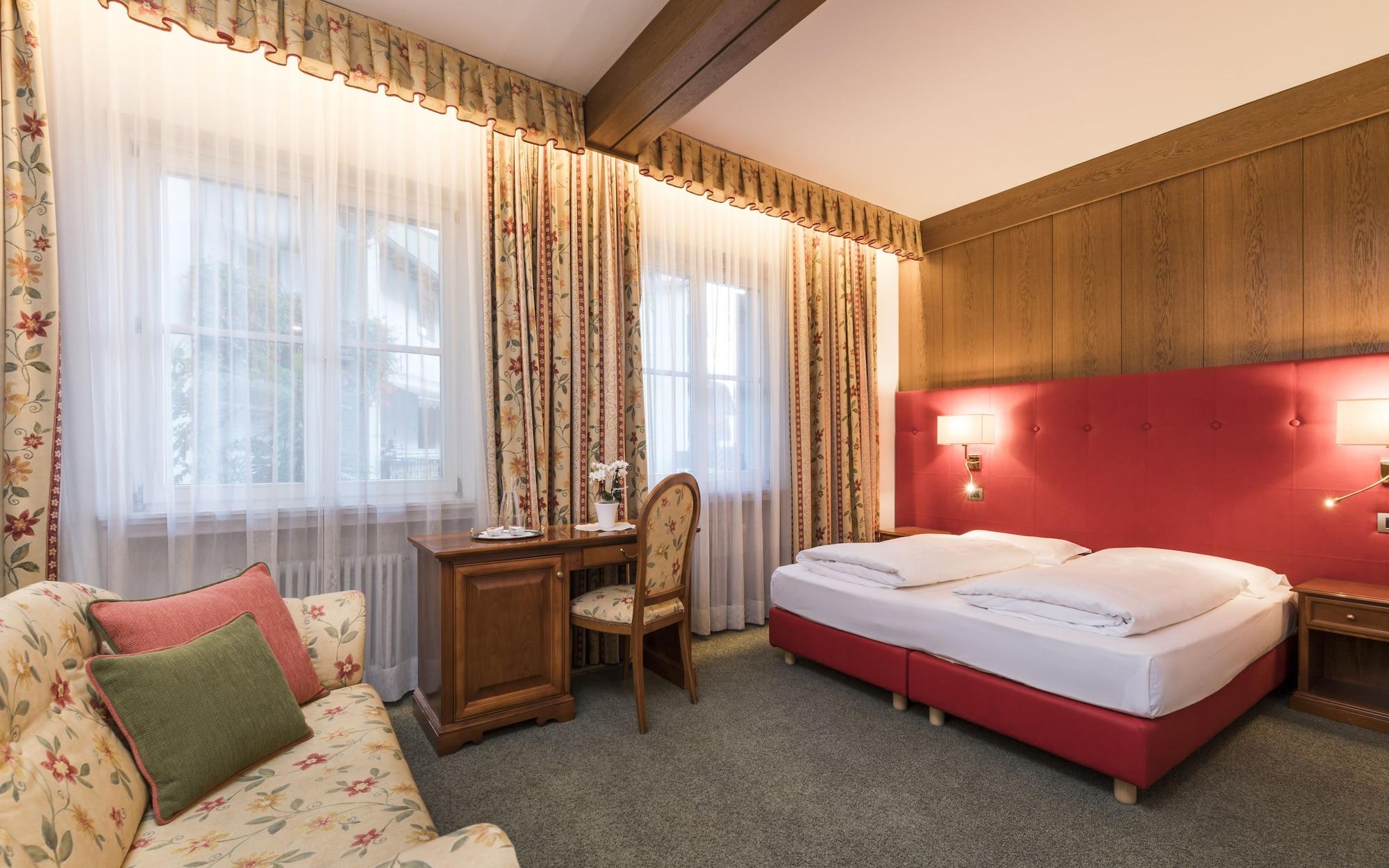 Hotel Gruener Baum เบรสซาโนเน ภายนอก รูปภาพ