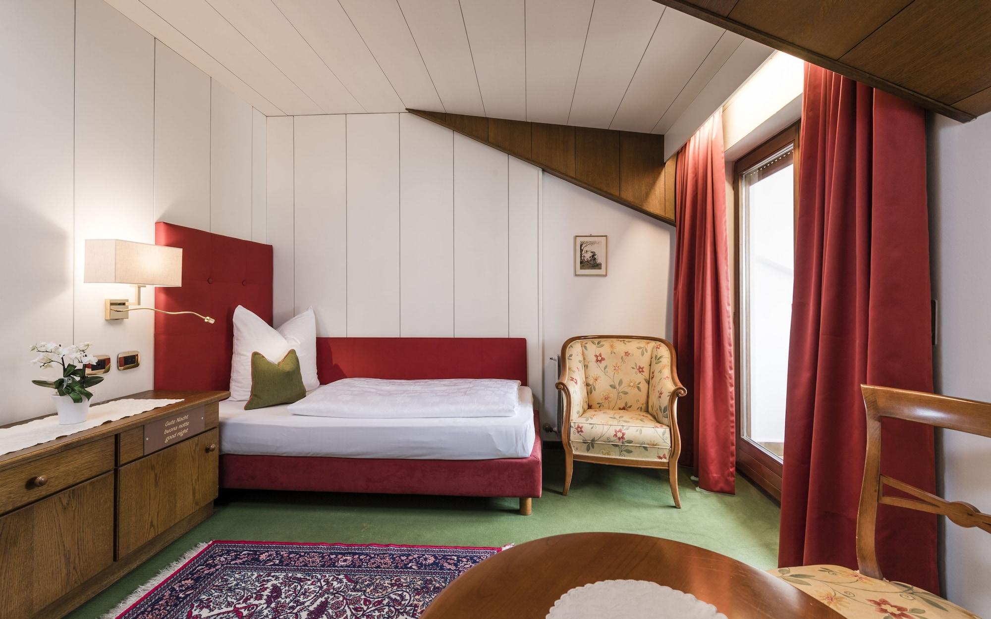 Hotel Gruener Baum เบรสซาโนเน ภายนอก รูปภาพ