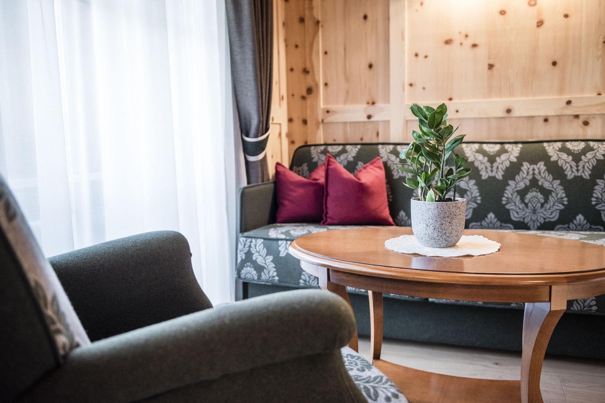 Hotel Gruener Baum เบรสซาโนเน ภายนอก รูปภาพ