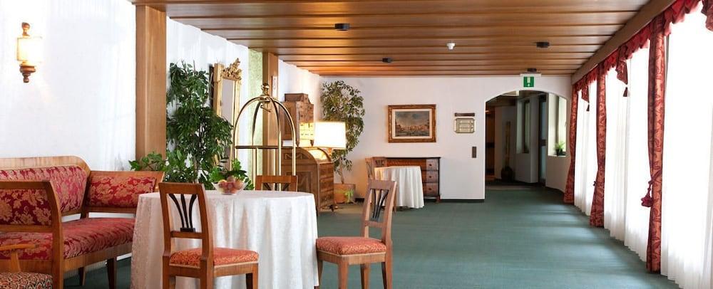 Hotel Gruener Baum เบรสซาโนเน ภายนอก รูปภาพ