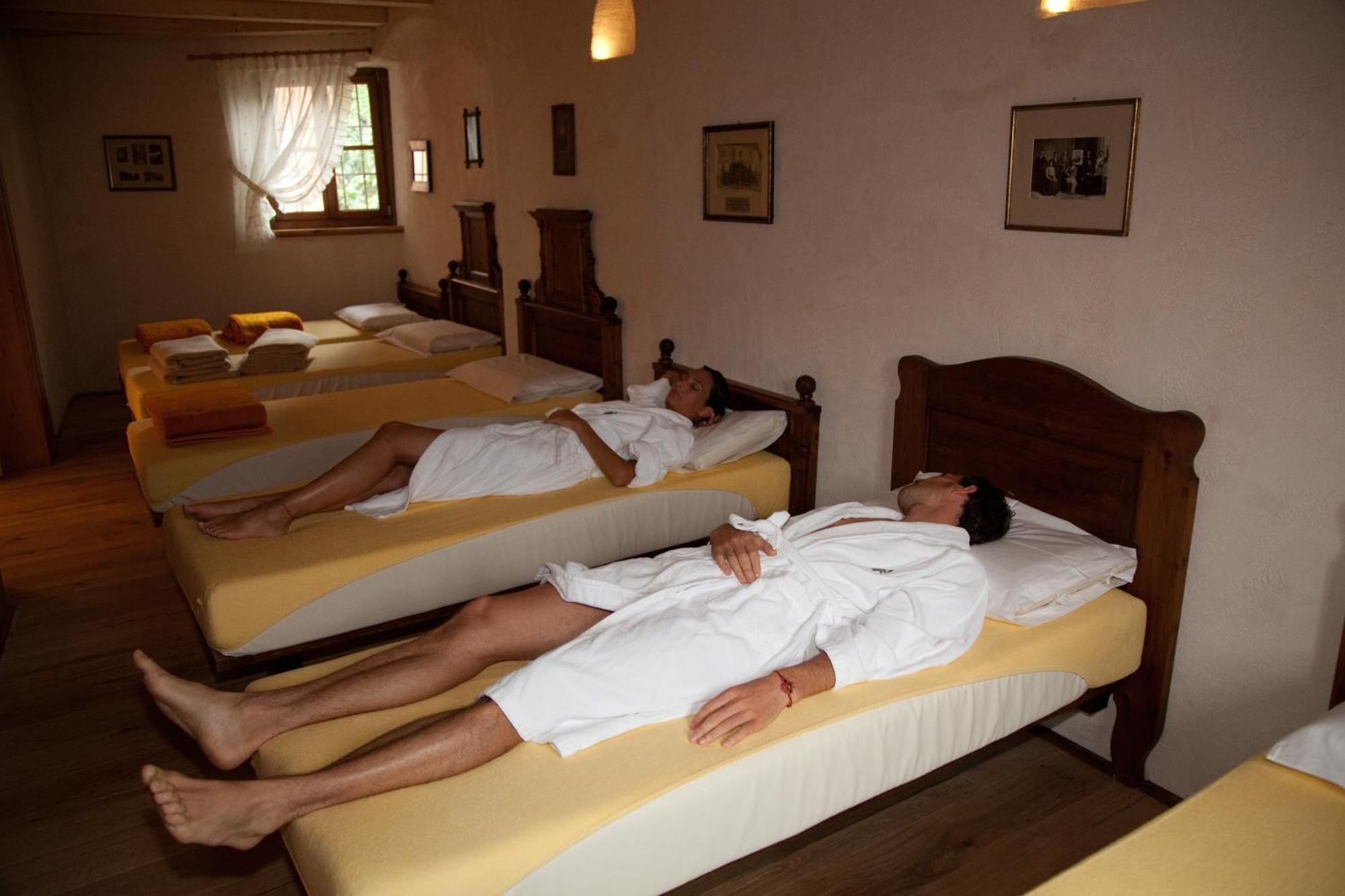 Hotel Gruener Baum เบรสซาโนเน ภายนอก รูปภาพ