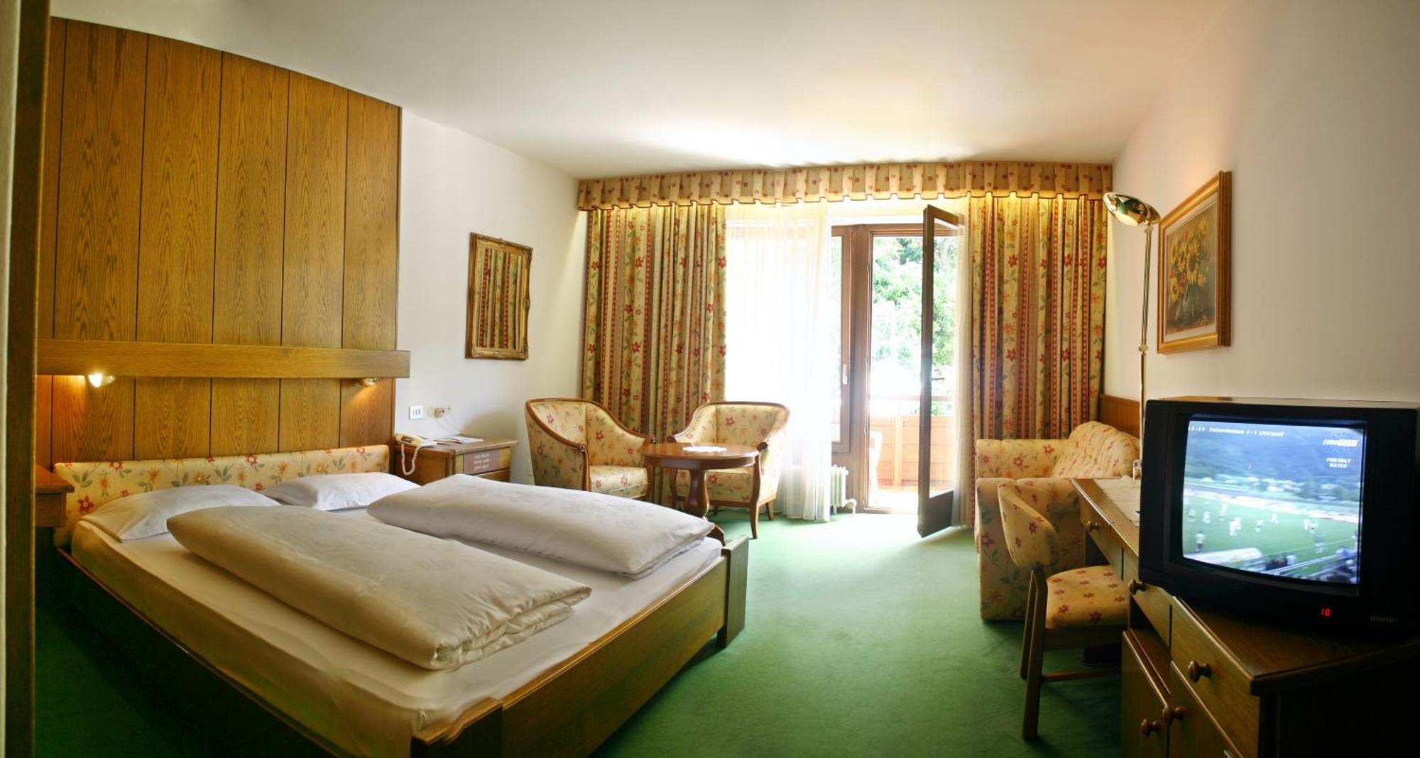 Hotel Gruener Baum เบรสซาโนเน ภายนอก รูปภาพ