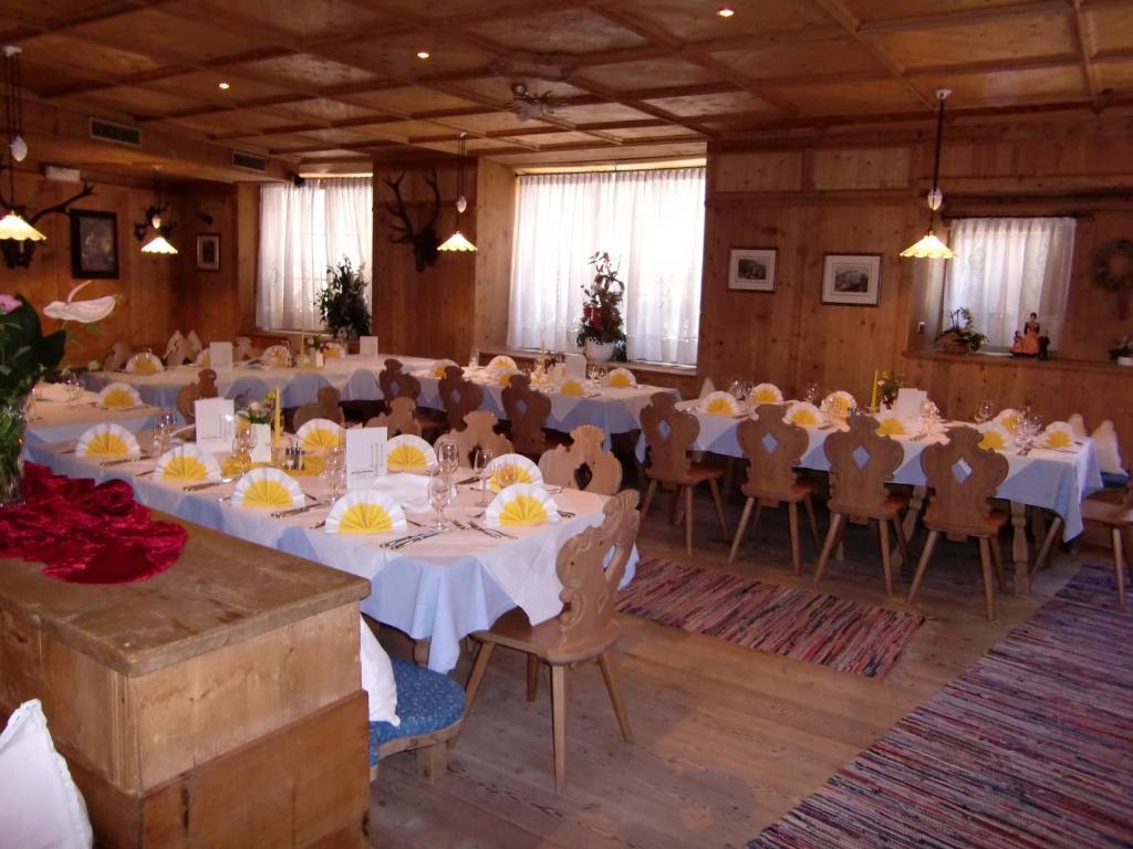 Hotel Gruener Baum เบรสซาโนเน ภายนอก รูปภาพ