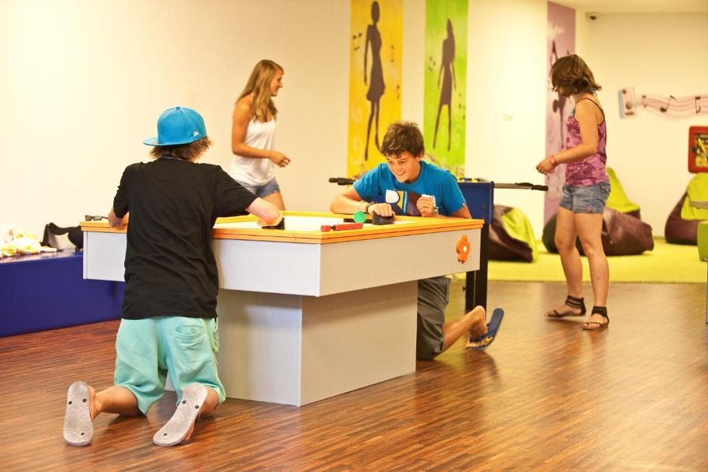 Hotel Gruener Baum เบรสซาโนเน ภายนอก รูปภาพ