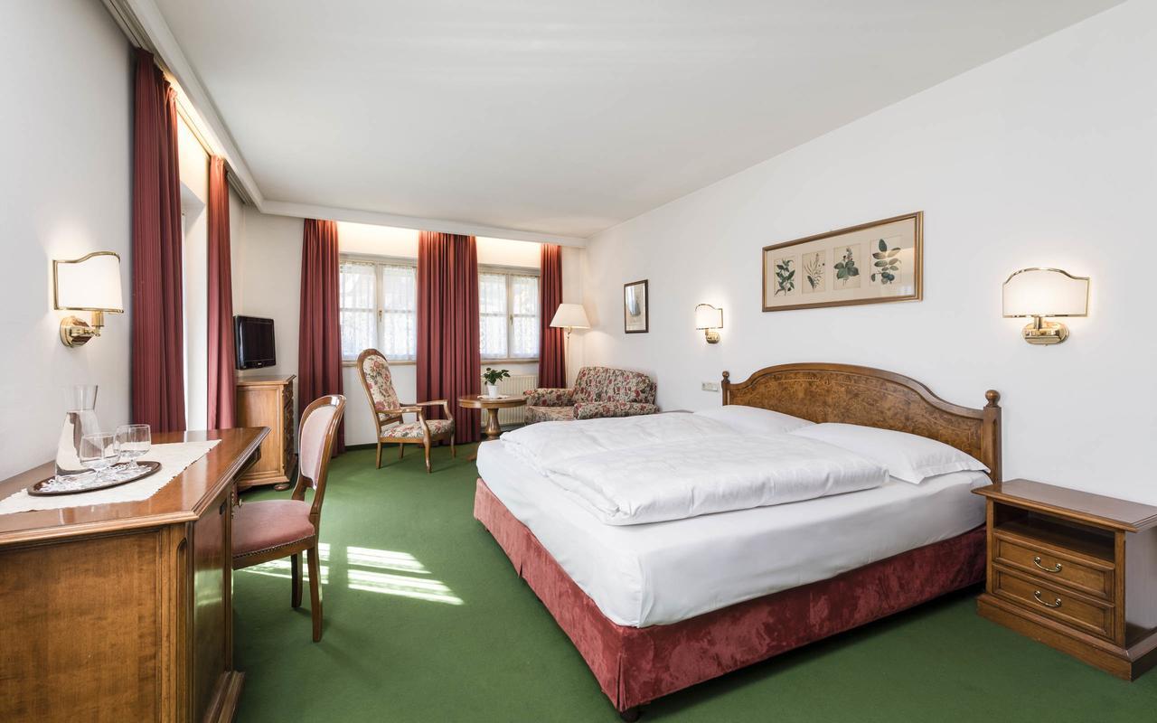 Hotel Gruener Baum เบรสซาโนเน ภายนอก รูปภาพ