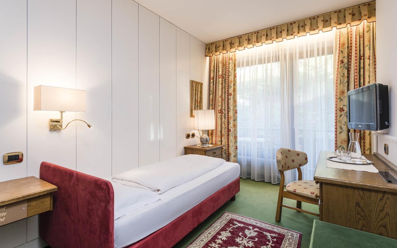 Hotel Gruener Baum เบรสซาโนเน ภายนอก รูปภาพ