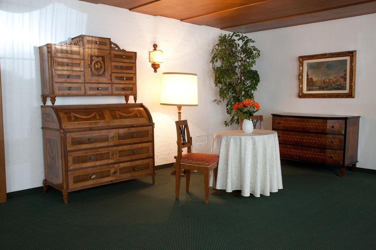 Hotel Gruener Baum เบรสซาโนเน ภายนอก รูปภาพ