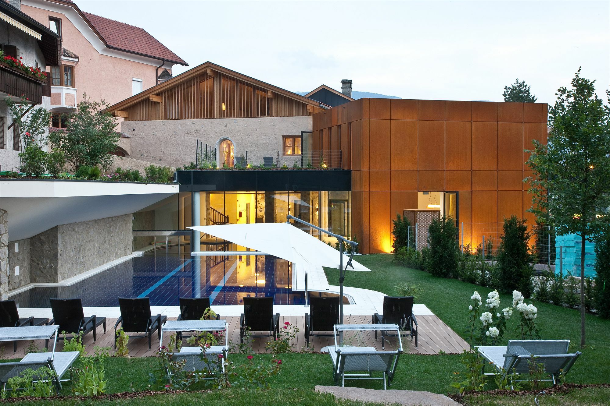 Hotel Gruener Baum เบรสซาโนเน ภายนอก รูปภาพ
